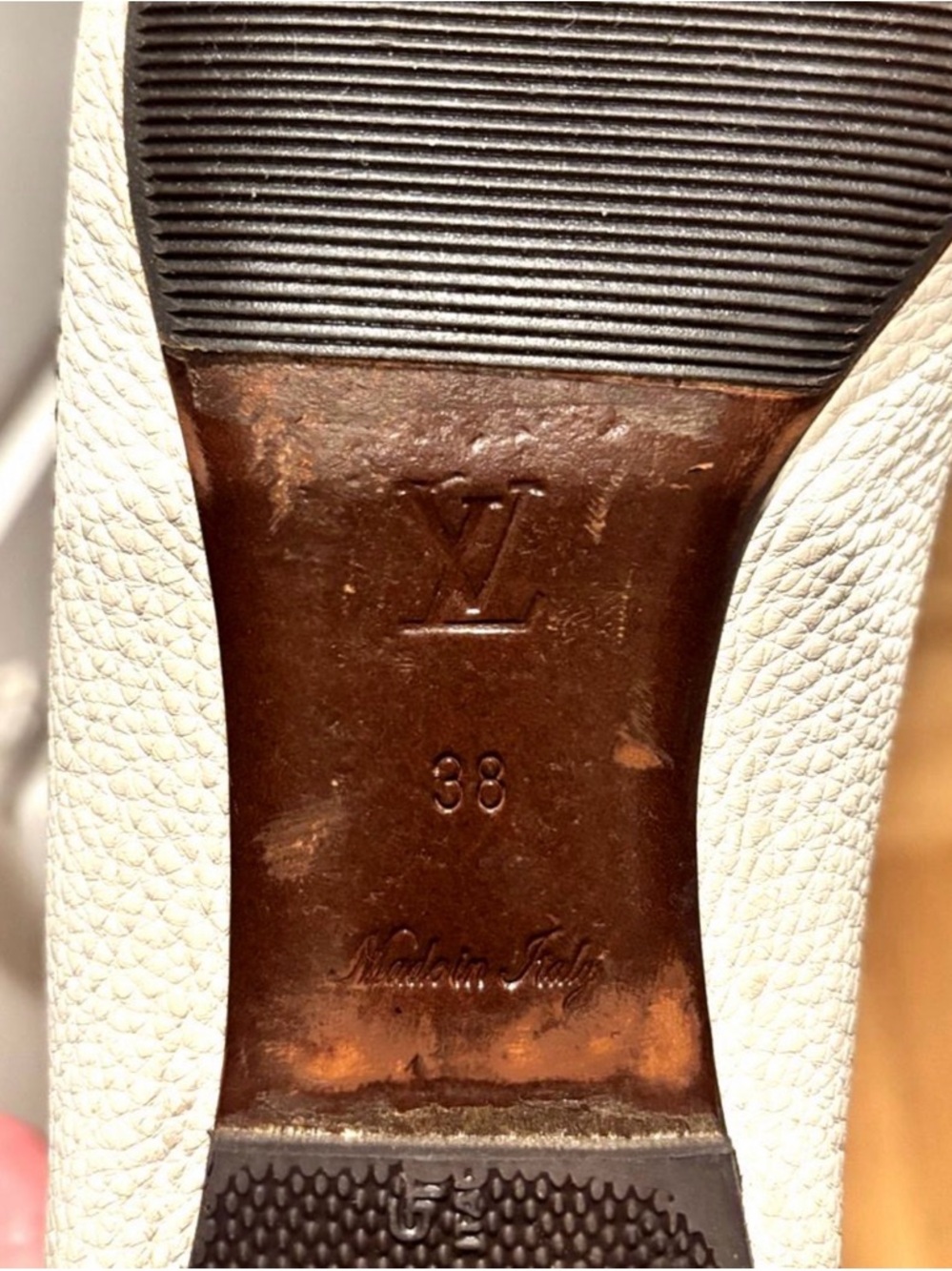 Louis Vuitton Cream Leather Ballet Flats Bow Gold LV Detail Size 38 - Picture 5 of 5